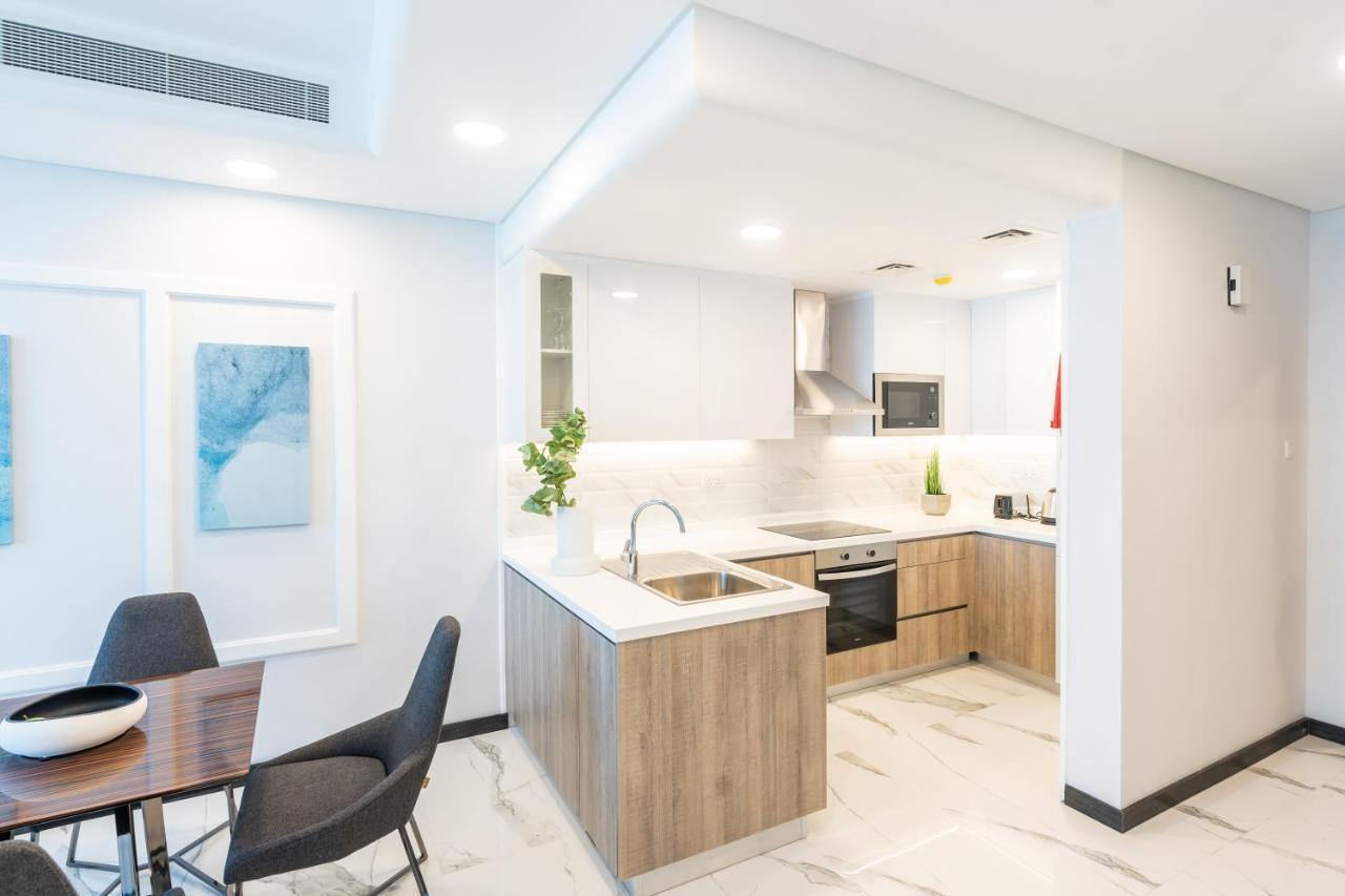 S Plaza Suites Hotel Seef エクステリア 写真