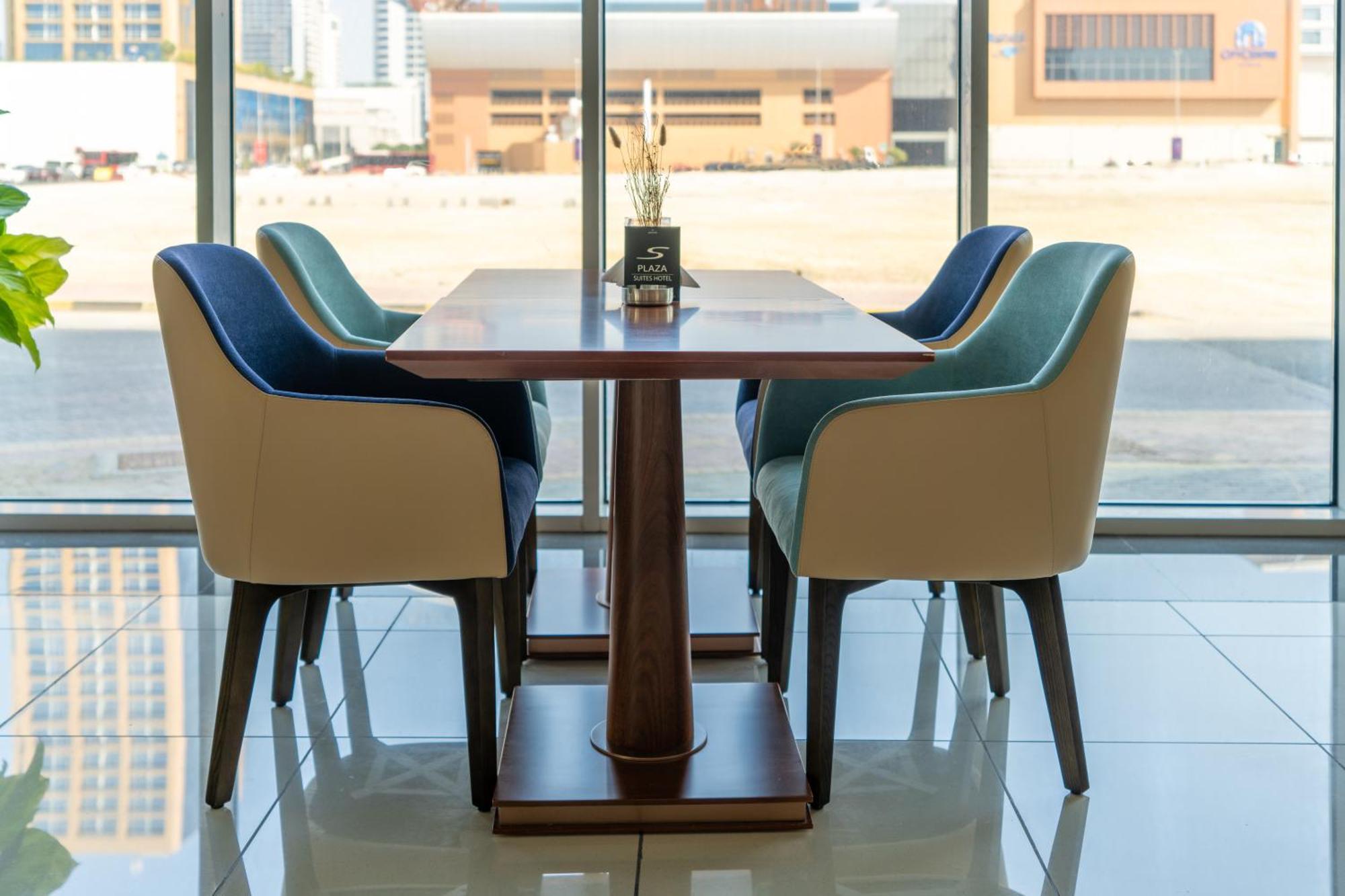 S Plaza Suites Hotel Seef エクステリア 写真