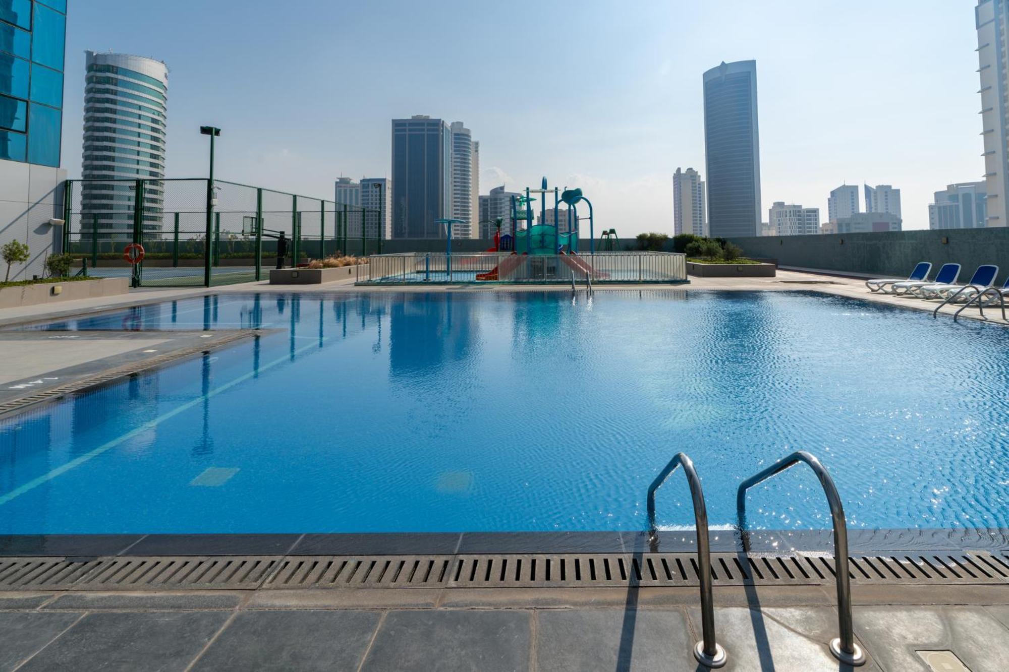S Plaza Suites Hotel Seef エクステリア 写真