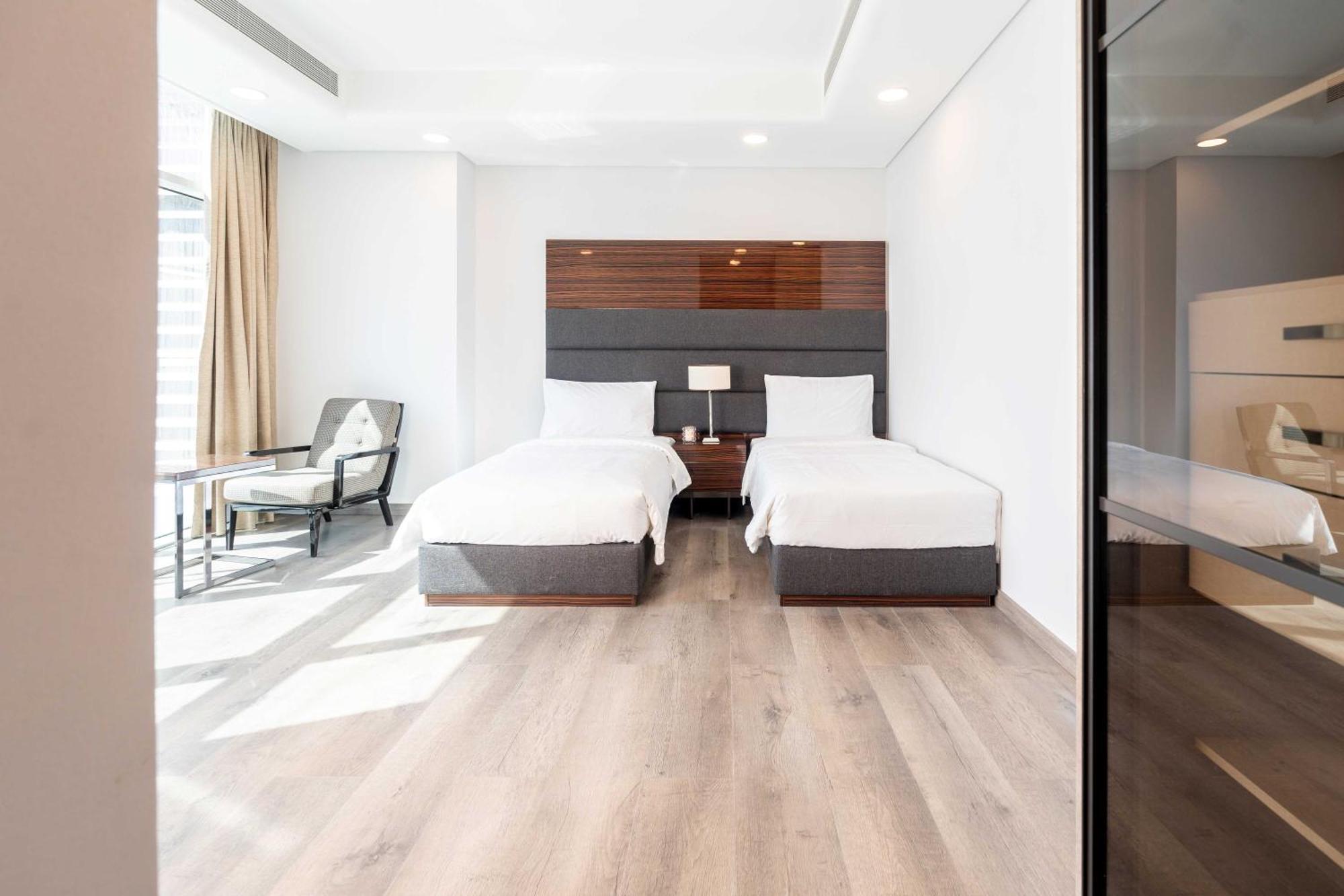 S Plaza Suites Hotel Seef エクステリア 写真